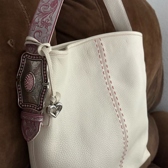 Brighton White Leather Purse W/ Pink Belt Buckle Strap - Picture 3 of 5